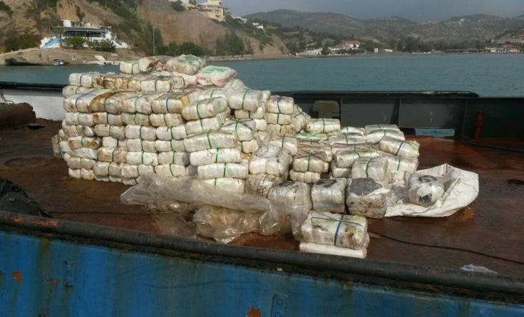 Περισσότεροι από έξι τόνοι «σοκολάτας» βρίσκονταν στο πλοίο ανοιχτά της Κρήτης – Είναι η μεγαλύτερη ποσότητα ναρκωτικών που έχει κατασχέσει το λιμενικό στην Ελλάδα